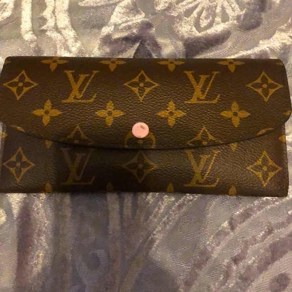 Louis Vuitton wallet w light pink trim with original box and authenticity tags
